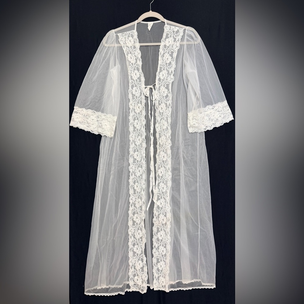 VTG MCM Movie Star Elegant Cream Lace Trim Robe Sheer